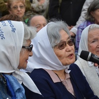 Un pañuelo y un sol naciente